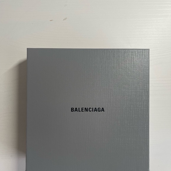 Beautiful Like New Balenciaga Wallet! - Picture 11 of 12